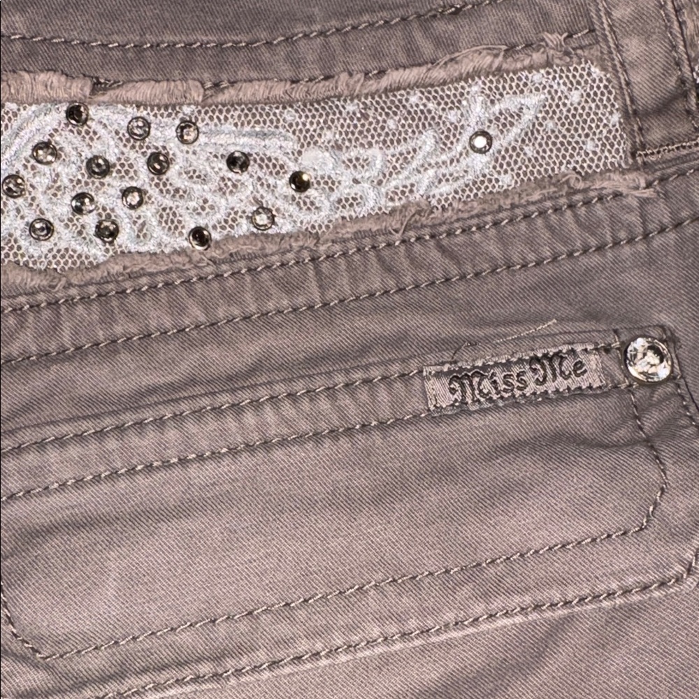 Miss Me Capri Y2K Lowrise cargo with lace, rhinestones and Pickets. EUC size 26 - Picture 12 of 14